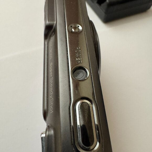 Sony Cybershot Digital Camera (Working) DSC-W300 8 MB 2 Batteries + Accessories - Picture 8 of 9